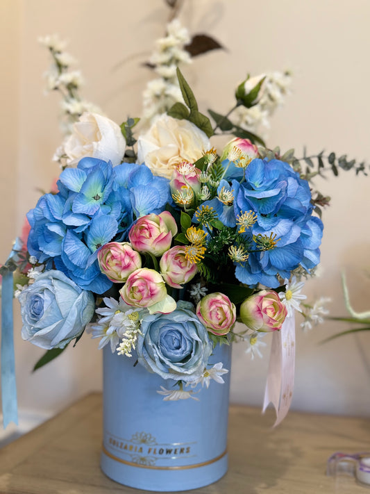 Blue Garden Elegance – Medium Hatbox Arrangement